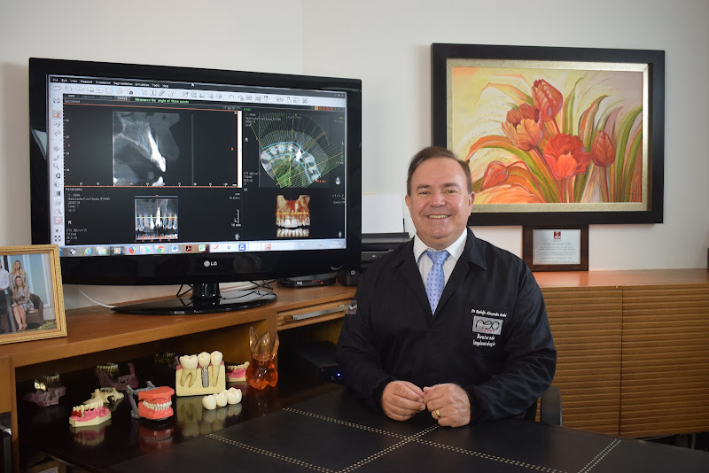 Foto 2 de Dr. Rodolfo André - Implante Dentário e Prótese Dental - Periodontista - Rio Verde