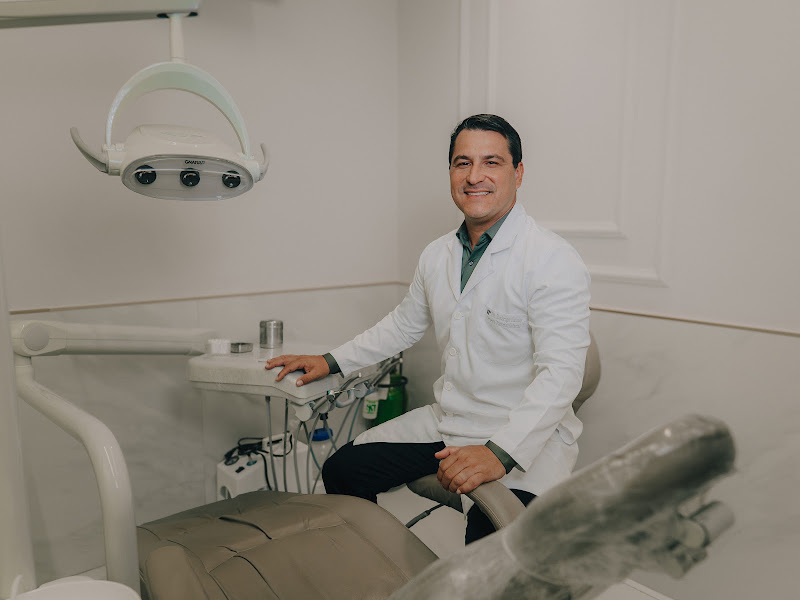 Foto 3 de Dr. Rodrigo Acioly - Cirurgia e Traumatologia Bucomaxilofacial | Ortodontia