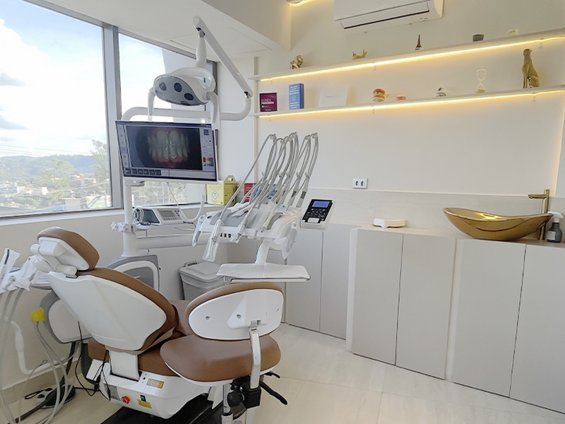 Foto 6 de DR. RODRIGO ALBAREZ | Cirurgião Dentista no Sion - BH