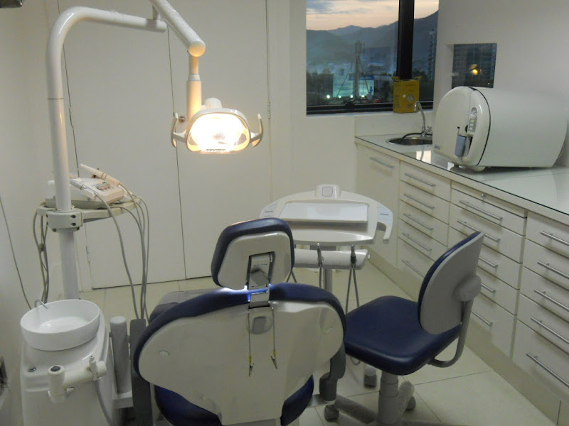 Foto 2 de Dr. Rodrigo Alvitos, Dentista