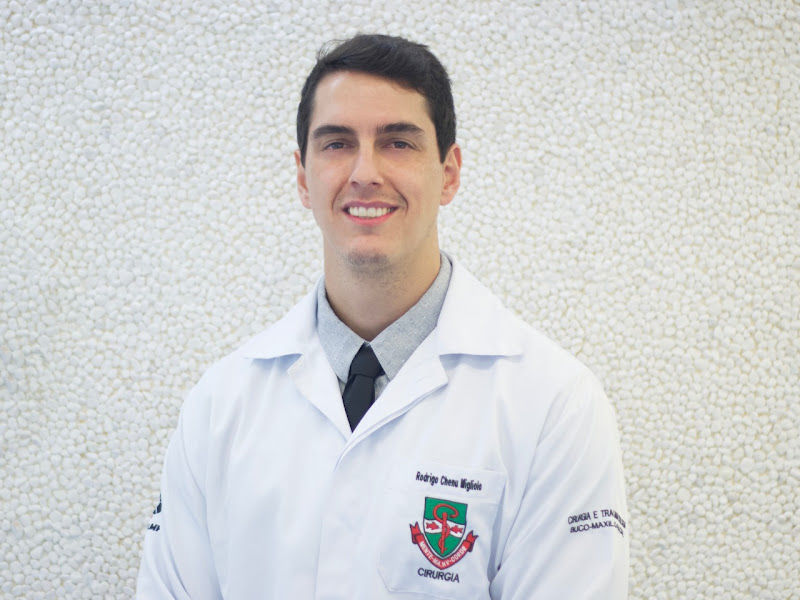 Foto 2 de Dr. Rodrigo Chenu Cirurgião Buco-Maxilo-Facial: Ortognática | Implante Dentário | ATM | Sisos | Gengivoplastia | Mentoplastia