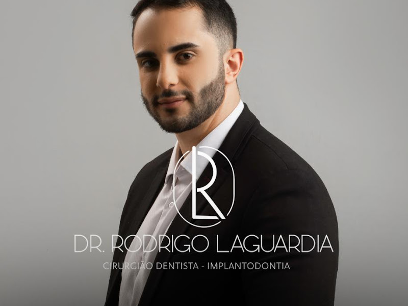 Foto de Dr. Rodrigo Laguardia - Consultório Odontológico - Implante Dentário