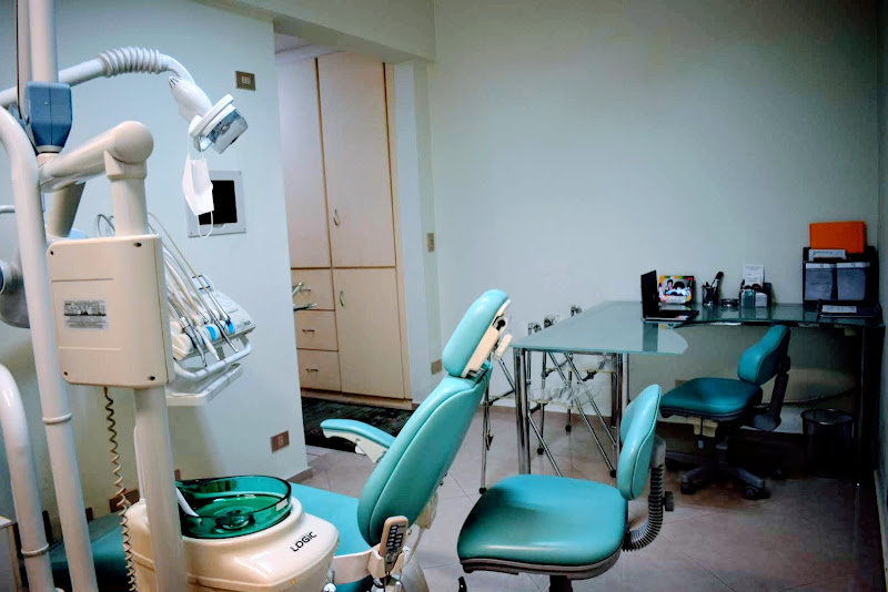 Foto 2 de Dr. Rodrigo Moreira da Cruz | Tratamento de canal e Implante dentário