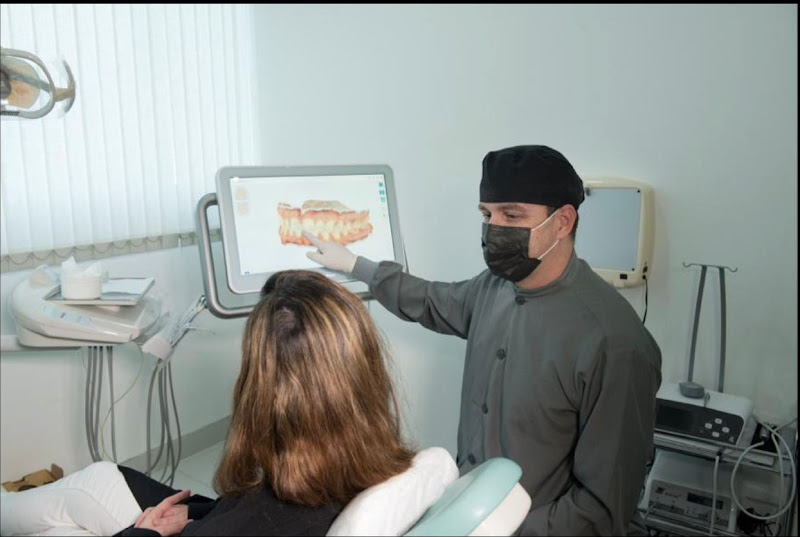 Foto 2 de Dr Rodrigo Nunes Oliveira | Implante Dentário | Ortodontia