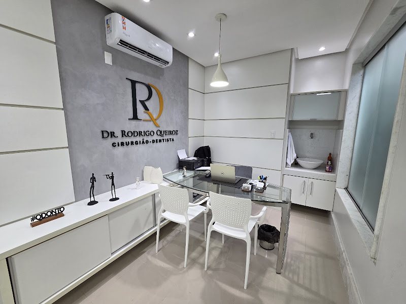 Foto 2 de Dr. Rodrigo Queiroz | Dentista | Prótese Dentária