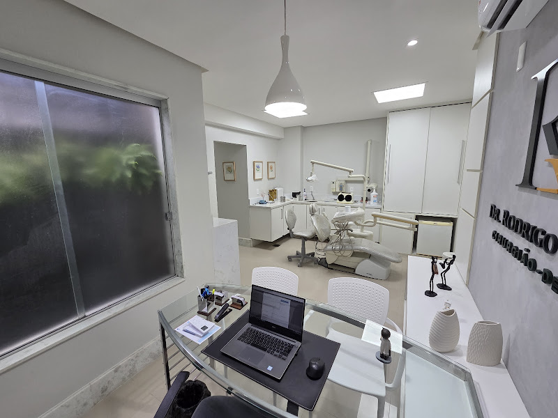 Foto 3 de Dr. Rodrigo Queiroz | Dentista | Prótese Dentária