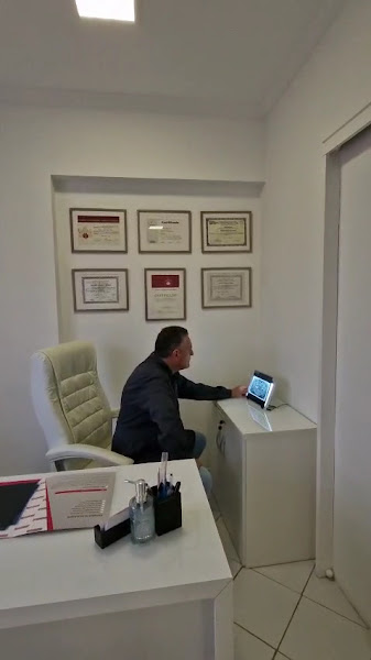 Foto 3 de Dr. Rodrigo Ribeiro - Implante Dentário em Curitiba