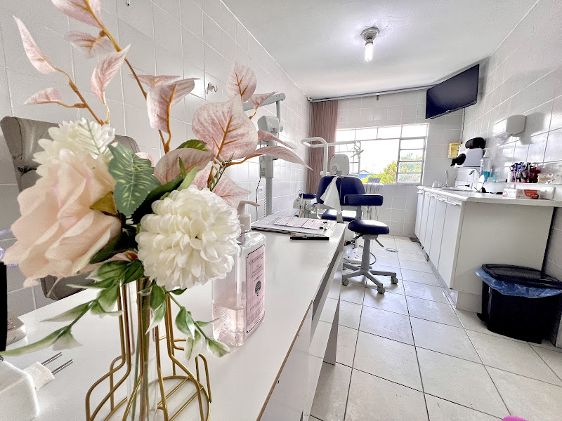 Foto 2 de DR. RODRIGO T .GUMIERO - Dentista