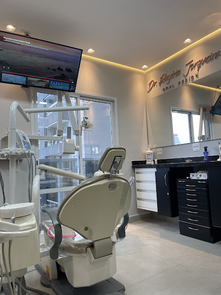 Foto 2 de Dr. Rogério Jorqueira ORAL DESIGN ( PRAIA GRANDE )