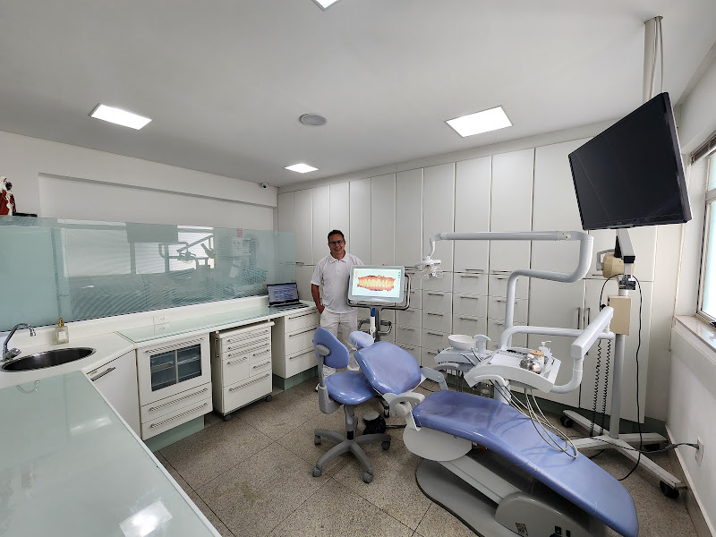 Foto 3 de Dr. Ronaldo Valadão Duarte | Dentista | Dentista em Divinópolis | Invisalign | Aparelho Ortodôntico