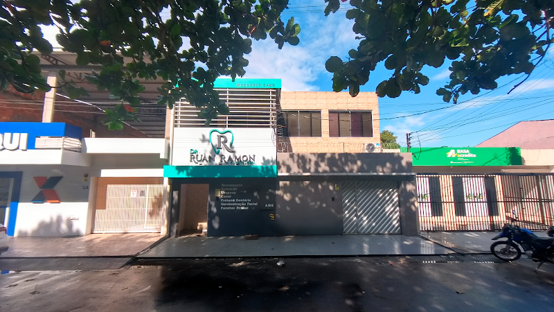 Foto 2 de Dr Ruan Ramon - Dentista, Implante Dentário, Facetas em Resina em Manaus