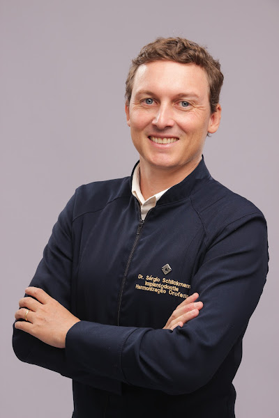 Foto 2 de Dr Sérgio Schlickmann - Implantodontia e Cirurgia oral