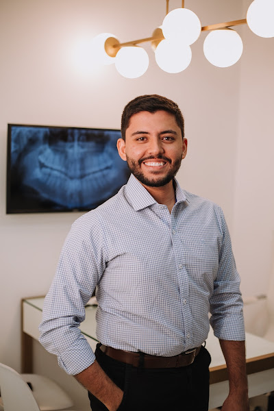 Foto 2 de Dr. Silvio José - Dentista | Cirurgião | Implantodontista