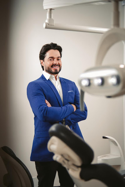 Foto 2 de Dr. Tarlei Fonseca, dentista especialista em fechamento de orelhas