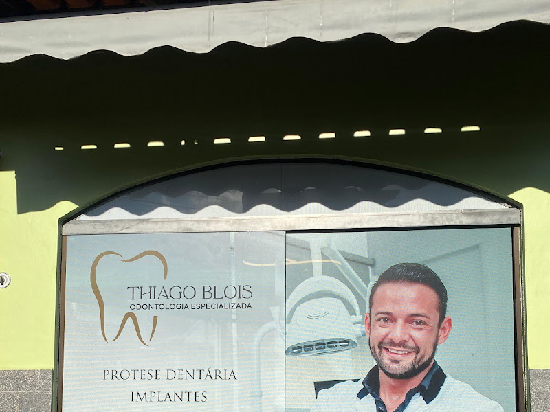 Foto de Dr. Thiago Blois Clínica Odontológica Brusque | Especialista em Implante / Prótese / Ortodontia.