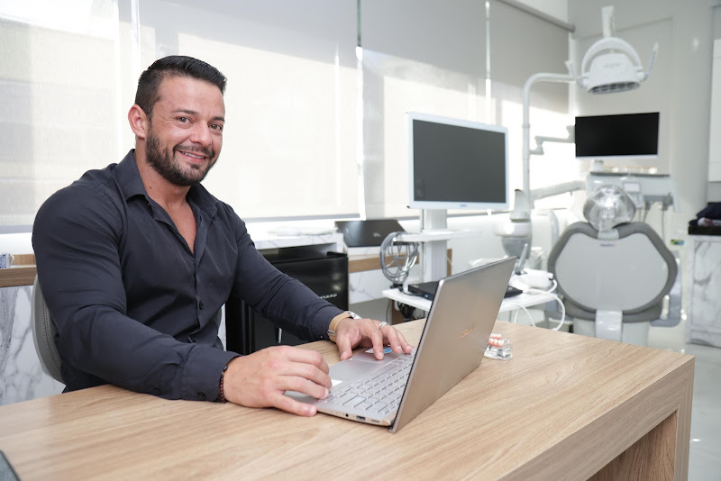 Foto 3 de Dr. Thiago Blois Clínica Odontológica Brusque | Especialista em Implante / Prótese / Ortodontia.