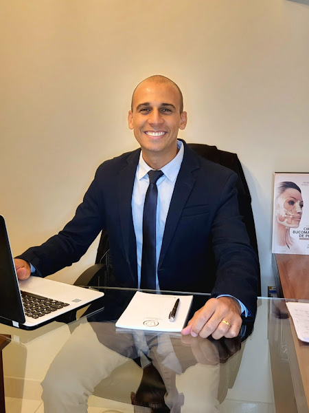 Foto 2 de Dr. Thiago Lucena | Bucomaxilofacial | Cir. Ortognática | Implantes | Estomatologia | Bradesco Saúde | Siso | Barra da Tijuca
