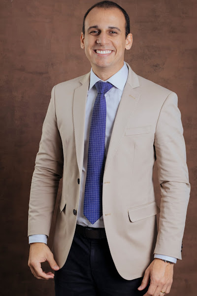 Foto 3 de Dr. Thiago Lucena | Bucomaxilofacial | Implante dentário Zigomático | Siso | Estomatologia | Bradesco Saúde | Duque de Caxias