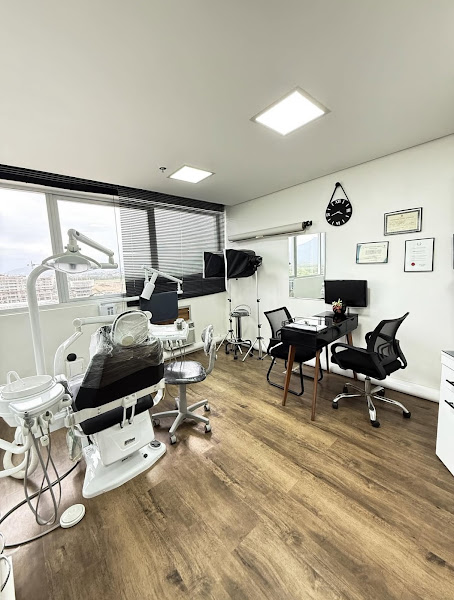 Foto 2 de Dr Thiago Luiz | Cirurgião-dentista