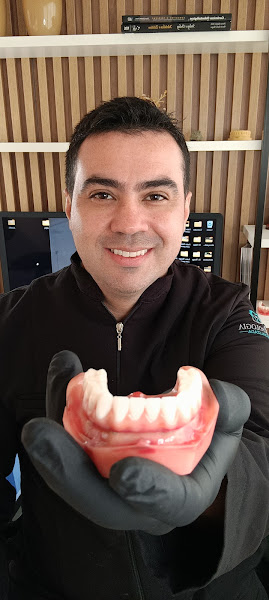 Foto 2 de Dr.Thiago Maia - Dentista | Implantes Dentários | Lente de Contato Dental