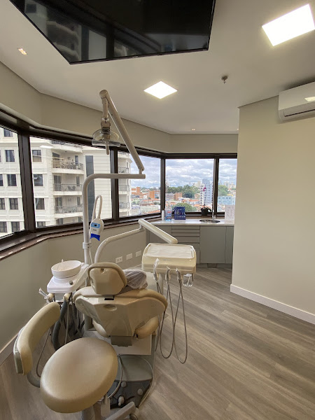 Foto 2 de Dr. Thiago Parra- Estética Dental