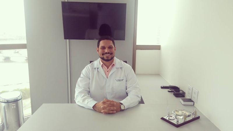 Foto 3 de Dr. Thullio Moura - Bucomaxilofacial em Recife - Cirurgia Ortognatica - Cirurgia Bucomaxilofacial - Implantes Dentários