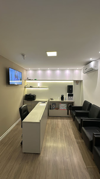 Foto 2 de Dr. Tiago Schlindvein Araujo – Implantodontia, Periodontia, Prótese Dentária e Clínica Geral
