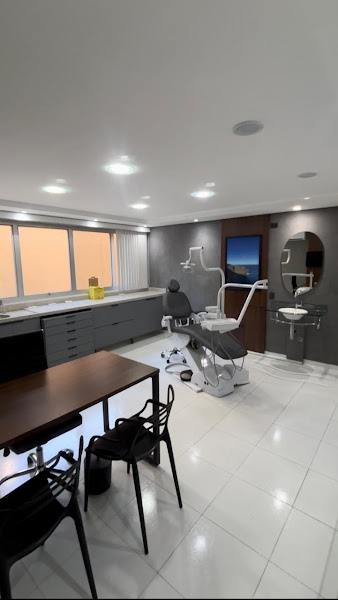 Foto 2 de Dr Victor Lopes - Consultório odontológico - Especialista em prótese