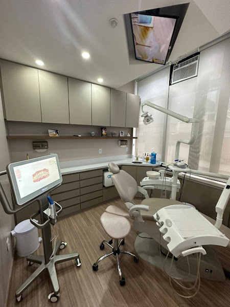 Foto 2 de Dr. VINÍCIUS BARÇAL ODONTOLOGIA