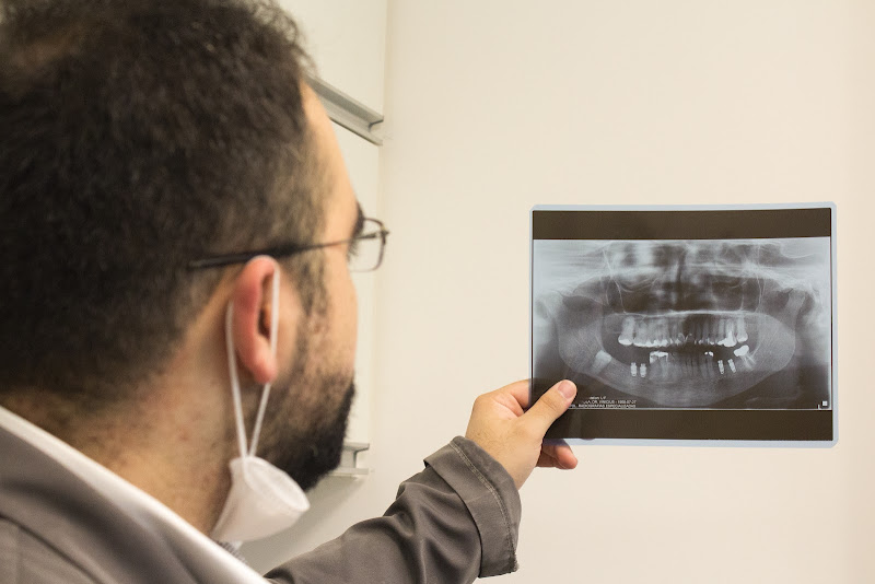 Foto 2 de Dr. Vinícius Ferreira - Cirurgião Dentista Especialista em Implantes Dentais