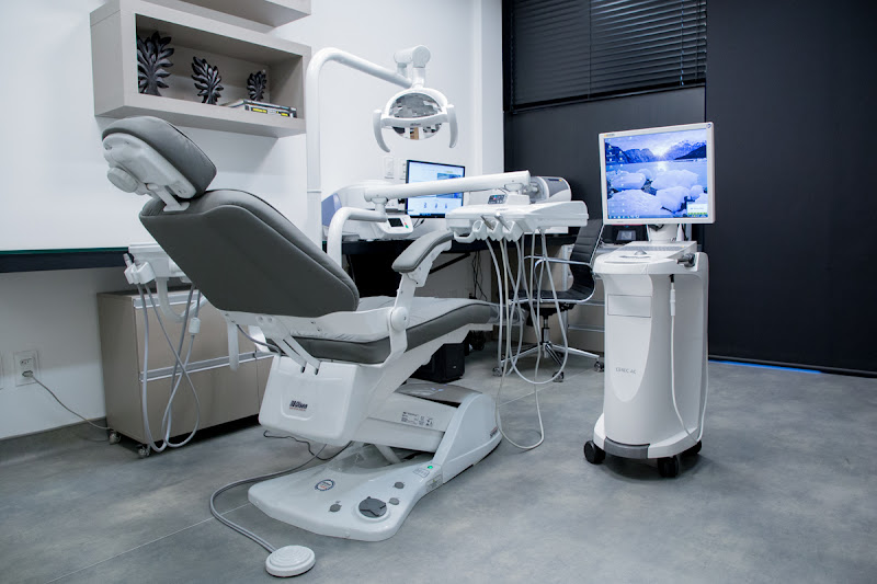 Foto 3 de Dr. Vinícius Ferreira - Cirurgião Dentista Especialista em Implantes Dentais