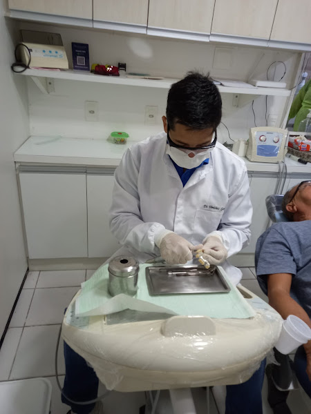 Foto 2 de Dr. Vinicius Gomes, clinica de odontologia, dentista especializado em implantes, tratamento de canal e estética
