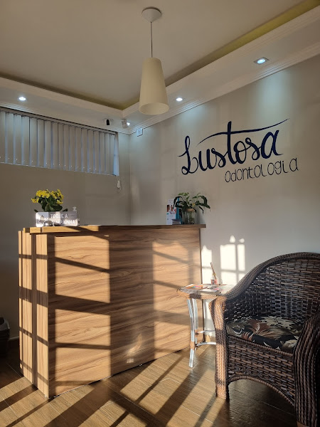 Foto 4 de Dr Vinicius Lustosa Odontologia e Cirurgias faciais - Batel - Curitiba