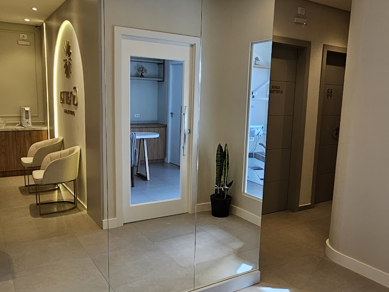 Foto 9 de Dr Vinicius Lustosa Odontologia e Cirurgias faciais - Batel - Curitiba