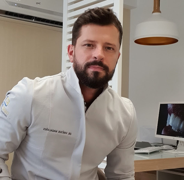 Foto 2 de Dr. Vinícius Magalhães - Implantodontia & Reabilitação Oral