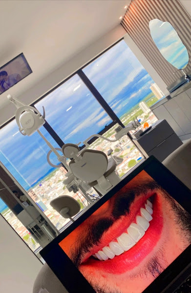 Foto 3 de Dr Vinícius Vieira | Dentista | lentes em resina | implante dentário | Petrolina