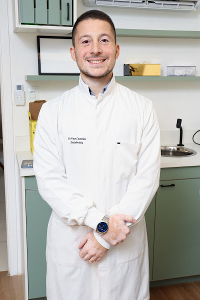 Foto 2 de Dr Vitor Cosentino - Endodontista