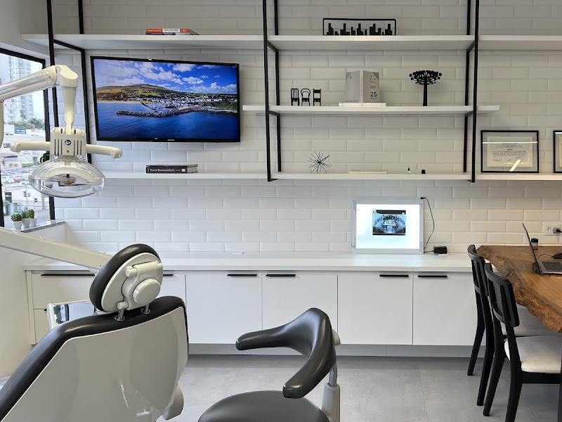 Foto de Dr. Vitor Ferreira Bucomaxilo e Estomatologia