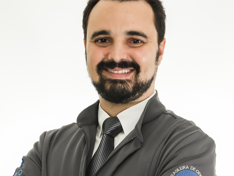 Foto de Dr. Vitor Guarçoni de Paula - Dentista, Especialista, Mestre e Doutor em Prótese Dentária
