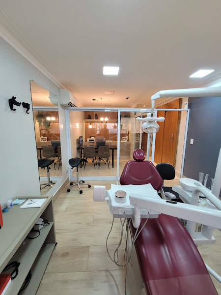 Foto 3 de Dr Wiler Monteiro Implante Dentário e Reabilitação Oral - Jardim Goiás