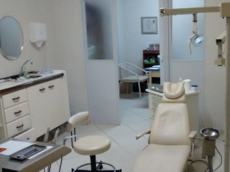 Foto 3 de Dr. Wilson Ferreira Assis - Bucomaxilofacial - Implantes dentários - Cirurgia de sisos - Otoplastia fechada -