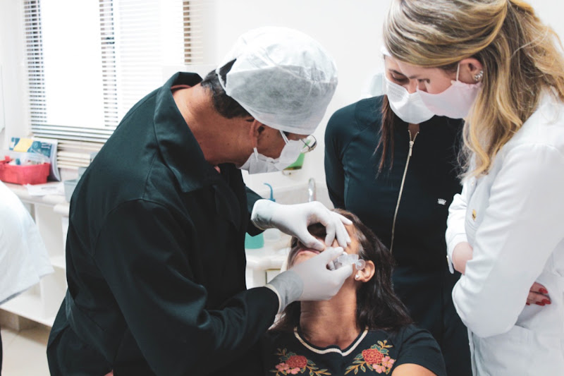 Foto 2 de Dr. Wilson P. Souza - Cirurgião Dentista