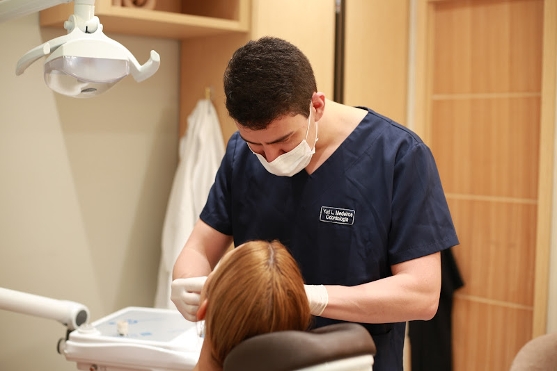 Foto 2 de Dr Yuri Medeiros | Estomatologia