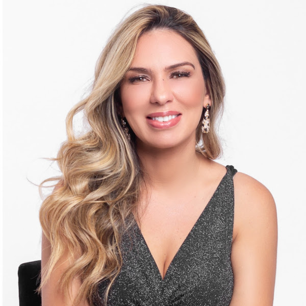 Foto 2 de Dra. Adelita Luana Leal | Dentista Janga, Paulista PE| empresária consultórios VISAGE
