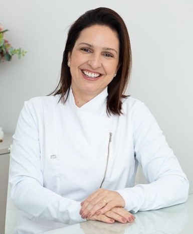 Foto 2 de Dra. Adriana Freitas - | Especialista Disfunção da ATM | Bruxismo | Dor na Face | Prótese dental e Clínica Geral