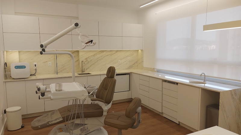 Foto 3 de Dra. Adriana Freitas - | Especialista Disfunção da ATM | Bruxismo | Dor na Face | Prótese dental e Clínica Geral