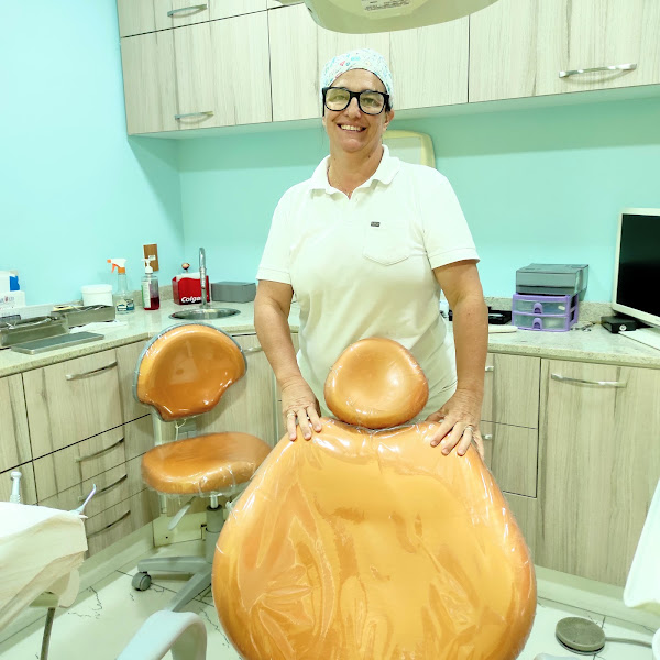 Foto 2 de Dra Adriana Guimarães- Dentista- Centro Niterói- Implantes Dentários- Ortodontia- Cirurgia