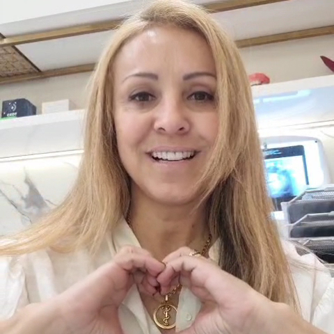 Foto 3 de Dra Adriana Pires | Rinomodelação | Otomodelação | Duque de Caxias | Blefaroplastia | Lip Lifting