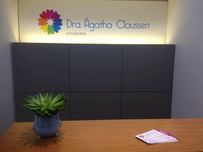 Foto 2 de Dra. Ágatha Claussen - Ortodontia e Odontologia Especializada