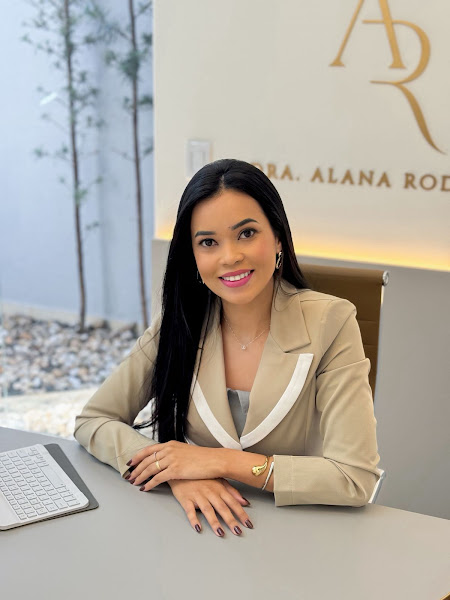 Foto 2 de Dra. Alana Rodrigues | Facetas de Resina em Uberlândia